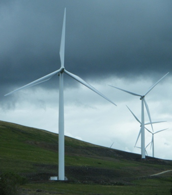 turbine blades turn at Crookedstane Rig